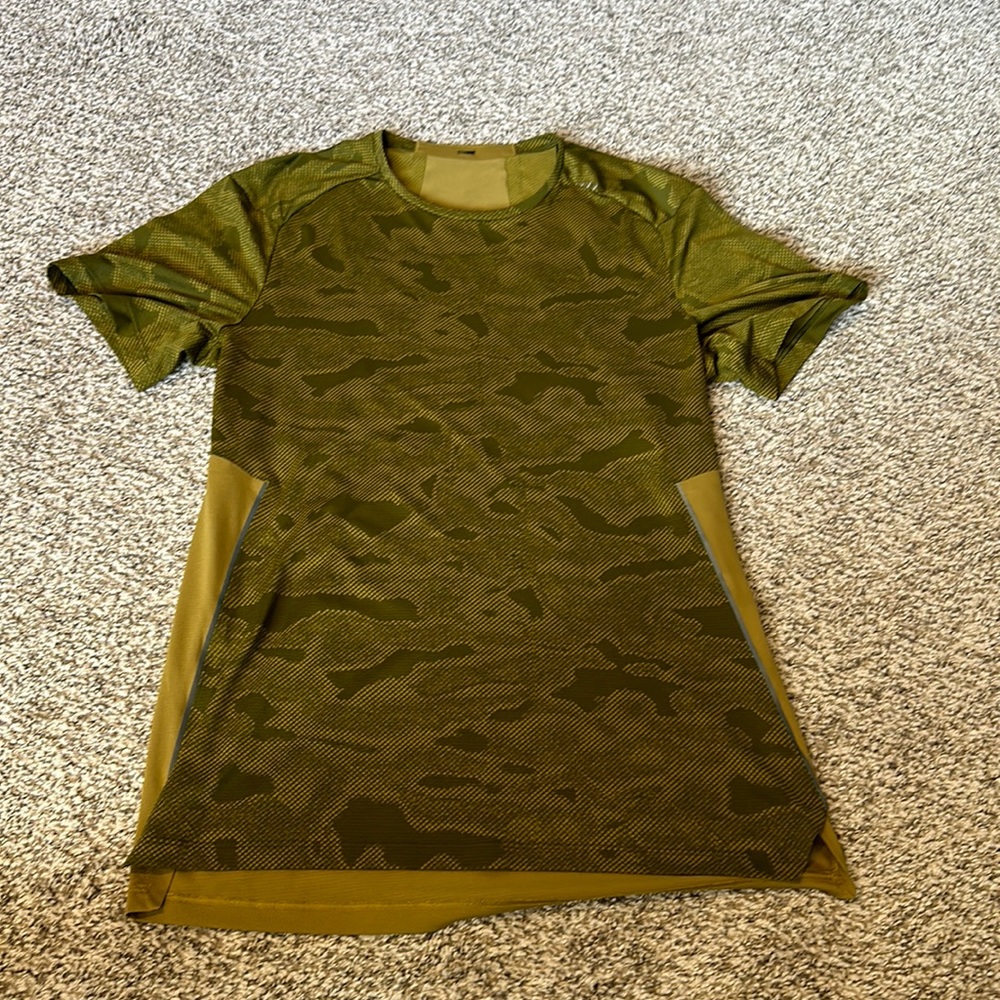 Lululemon Fast and Free shirt